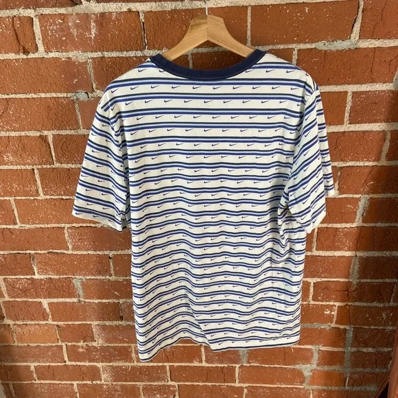 Nike patterned tshirt - Picture 4 of 5